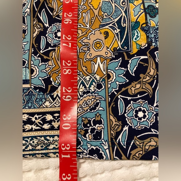 Chico’s Women’s Hi-Low Paisley Tunic. Chico’s Size 2 Equates to Size L/12 - Picture 6 of 10